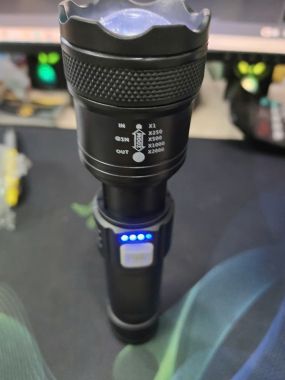 Đèn Pin Siêu Sáng Cầm Tay Nhỏ Gọn Rọi Siêu Xa